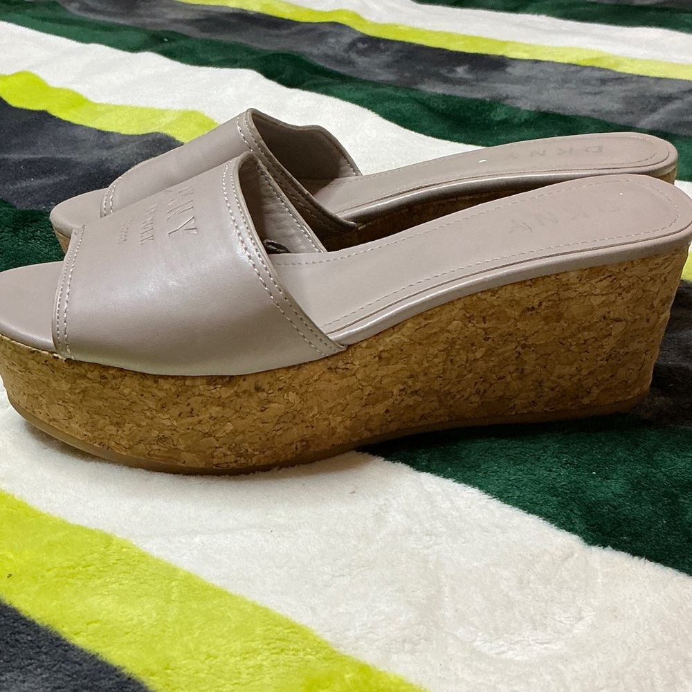 DKNY Women's Taupe Wedge Sandals Size 9 - Picture 4 of 10